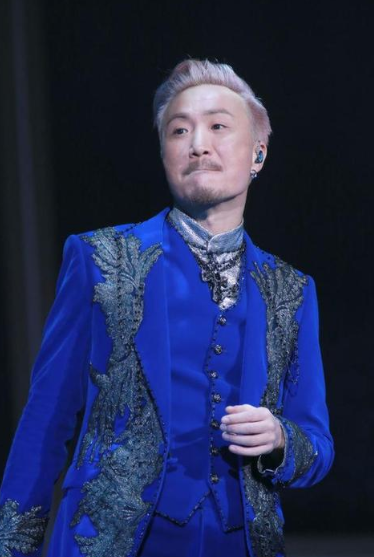 与蔡卓妍相爱4年的郑中基，为何转身娶了名不见经传的余思敏？