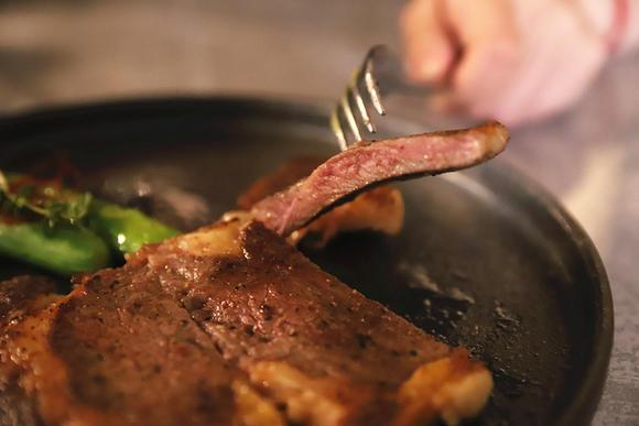 什么是牛排，牛排怎么样做好吃（以后到了西餐厅，千万别上当了）