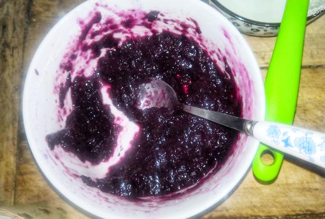 做冰淇淋的方法，做冰淇淋怎么做最简单的方法（想吃冰淇淋不用出门买）