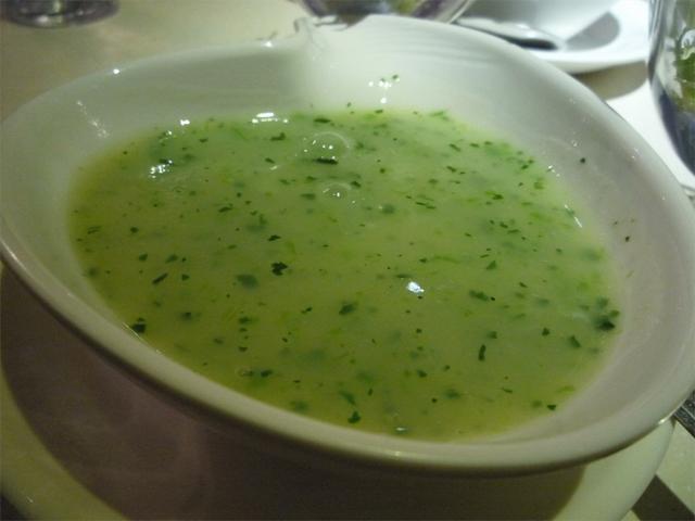 菠菜土豆汤怎么做啊，菠菜土豆片汤的做法（养生菜谱之菠菜洋葱汤）