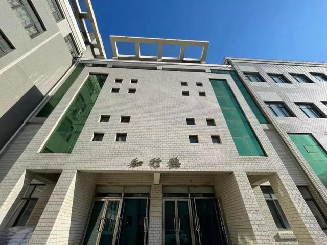 沈阳城市建设学院b楼图片