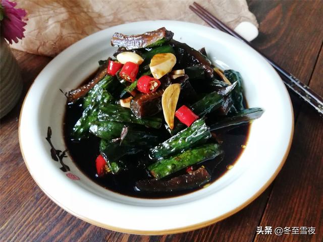 东北酸黄瓜的腌制方法，腌制黄瓜的方法和配方（10道咸菜的腌制方法）