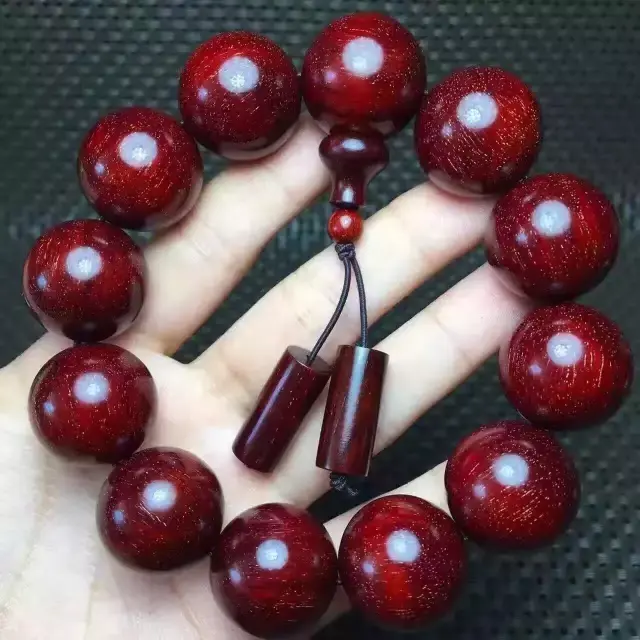 小叶紫檀手串怎么盘玩和保养，小叶紫檀手串怎么鉴别真假（谨记“六盘”、“五不宜”）