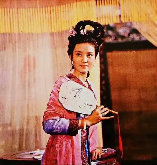 言情小说排行榜2013前十名，2013年小说排行榜言情（80年代父辈迷恋的“挂历女神”）