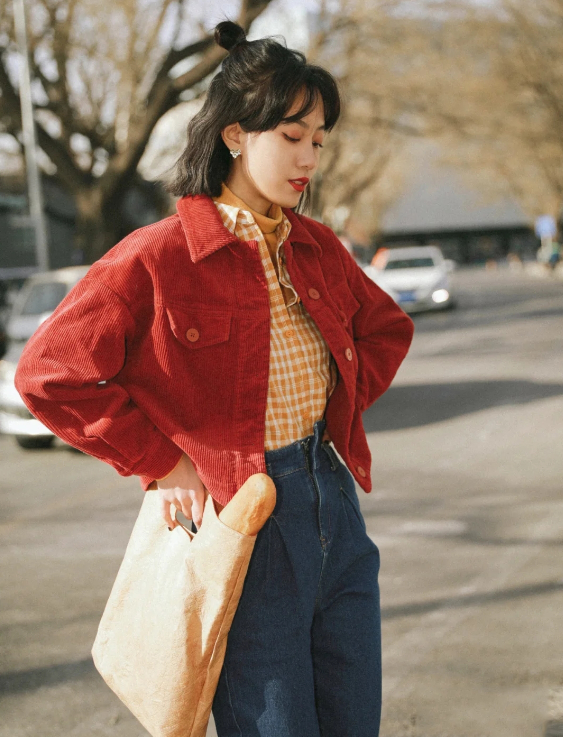 三明治面料是一种什么材质，三明治面料是一种什么材质的面粉（这个秋季火了一种穿法）