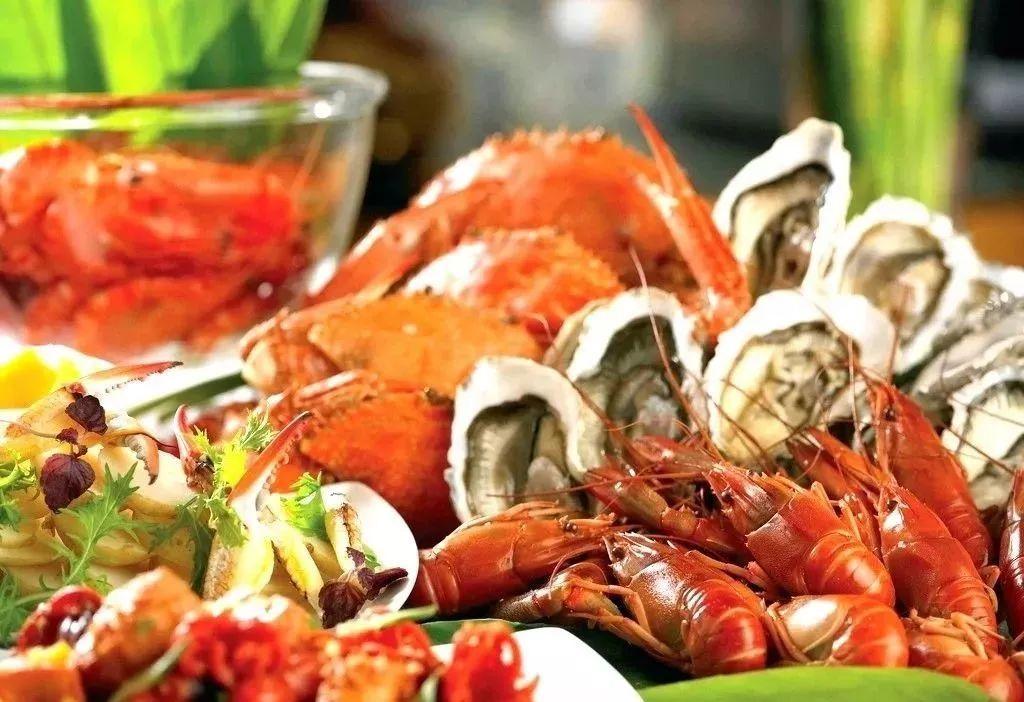 狗能吃火腿肠吗(为什么不能给流浪狗喂火腿肠)