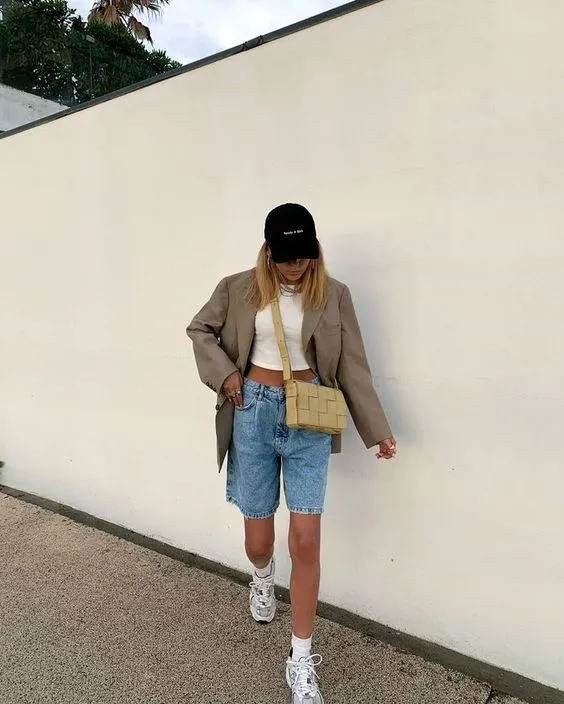 腿粗穿什么短裤，腿粗应该穿什么样的短裤（显瘦竟靠一条“大短裤”）