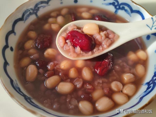 红枣大米粥的家常做法，大米红枣粥的做法和功效（早餐多喝这碗粥）