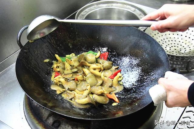 炒蘑菇怎么做好吃，炒菌菇最好吃的做法大全（大火一炒、2分钟出锅）