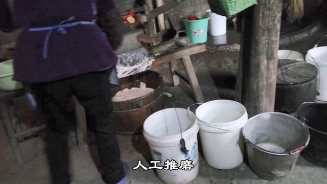 天然石磨豆腐的做法，传统古法用石磨打豆腐的全过程