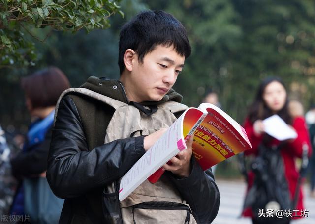 哪些专业可以考公务员，什么专业适合考公务员（争取一毕业就上岸）