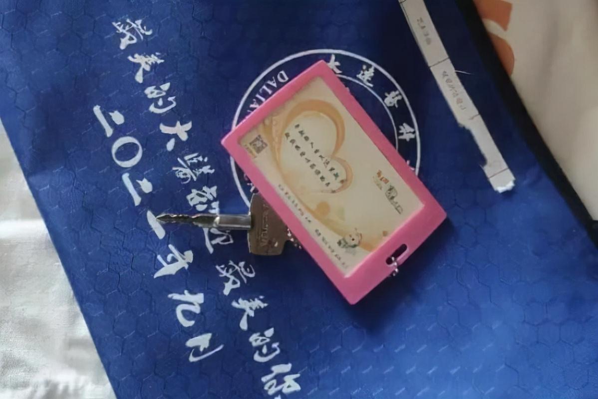 学校劝退（大连一新生入学5天惨遭）