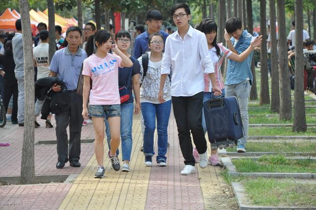 大连外国语大学好不好，排名怎么样评价如何（实力比很多“985大学”还要强）