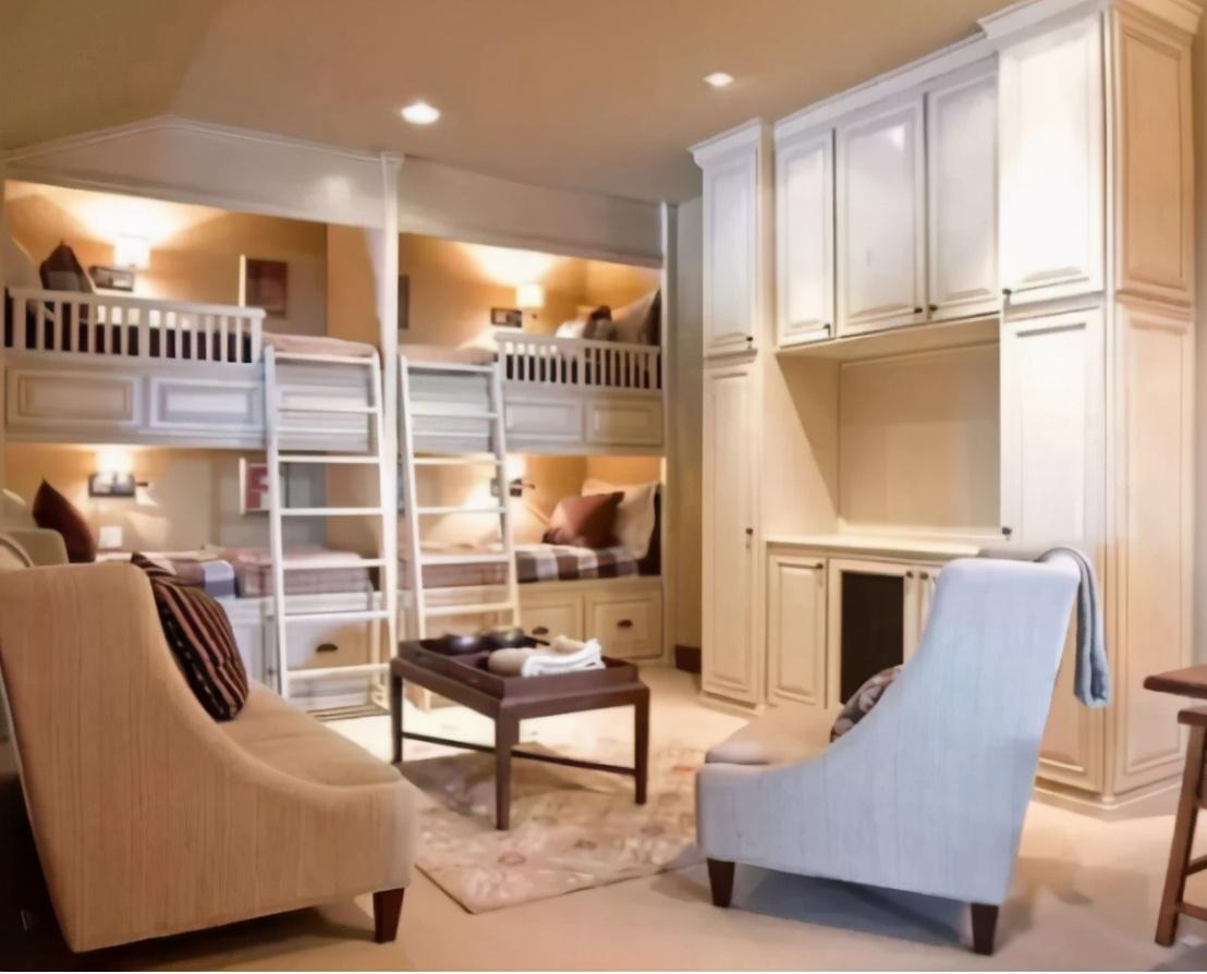 梦见在学校宿舍（大学中的）