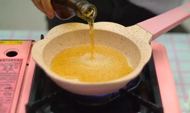 螃蟹蘸料怎么调好吃，清蒸螃蟹的蘸料怎么弄（大闸蟹吃了还想吃）