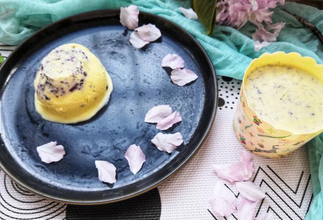 做冰淇淋的方法，做冰淇淋怎么做最简单的方法（想吃冰淇淋不用出门买）