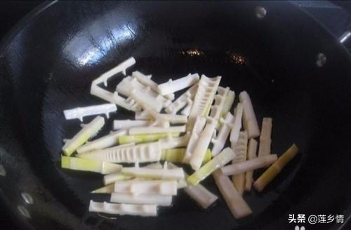 竹笋炒腊肉的做法，腊肉炒竹笋的做法（小笋炒腊肉绝对美味）