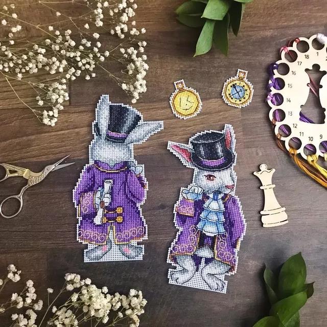 【十字绣枕头图案】哪些十字绣枕头图案好看，手工十字绣枕头图案大全（35款十字绣作品大赏析）