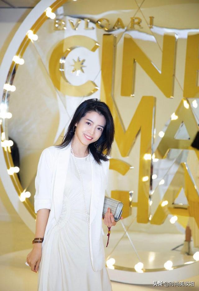 开衫毛衣怎么搭配好看，开衫毛衣里面搭配什么（学三木博主用针织开衫配毛衣）