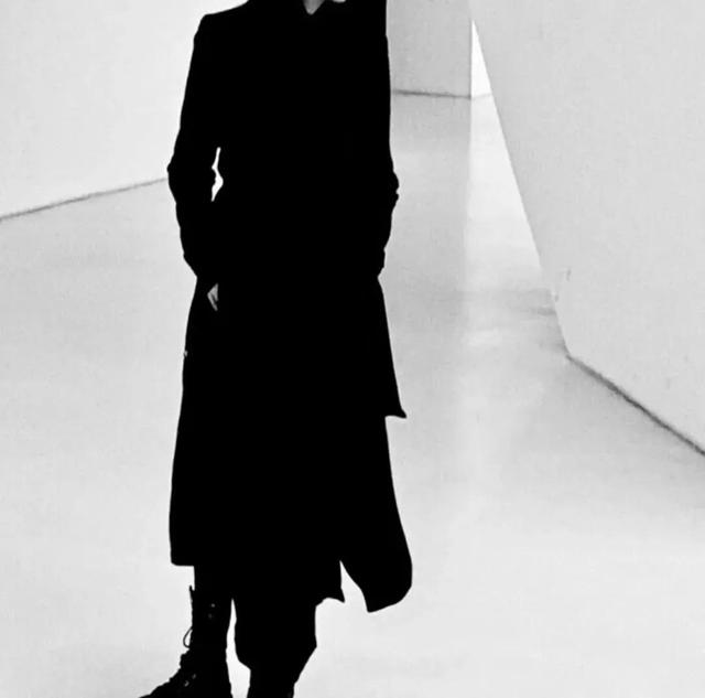 黑白控.，微信头像，黑白控.（具有高级感的简约黑白头像）