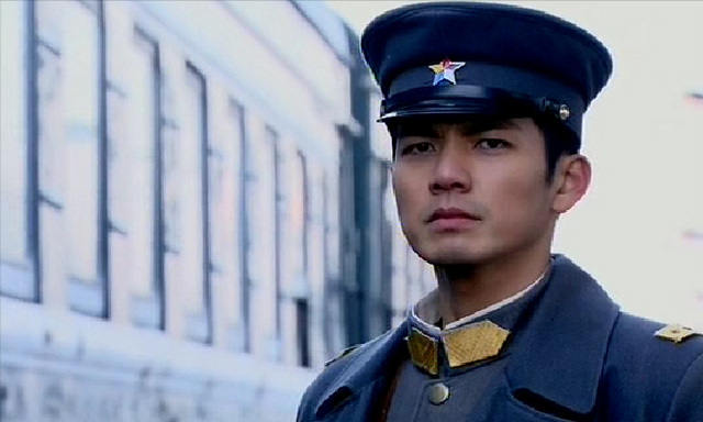 “爱你爱到自己快要发狂，结果在你眼里还是过客”，你让我爱的发狂（《来不及说我爱你》慕容沣和尹静琬图片）