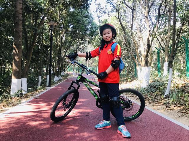 最喜欢的书作文，推荐一个你喜欢的地方四年级作文（“我最喜欢的一本书”之罗湖篇）