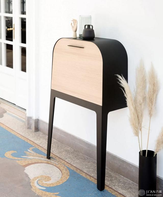 办公桌与门最佳位置图，办公室吉位图解（办公桌的设计）