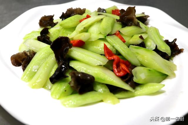 青凉木耳炒黄瓜,木耳炒老黄瓜的做法(青瓜炒木耳这样做才好吃)_犇涌向