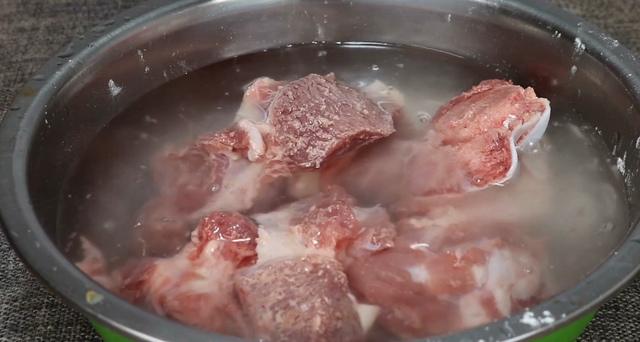 脊骨怎么做好吃，酱骨头怎么做好吃（大厨教你正确做法）