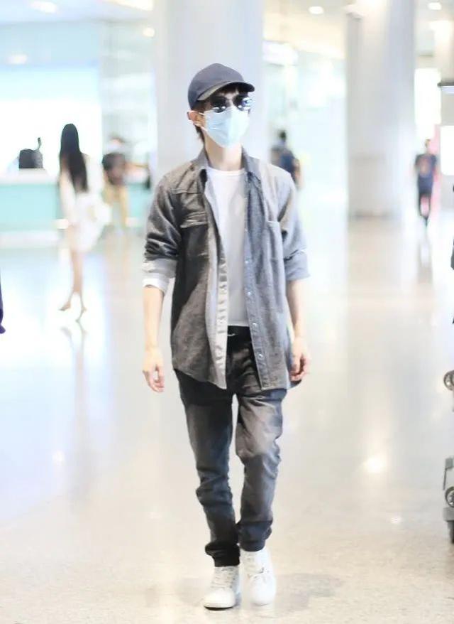 郭敬明多高，郭敬明身高为什么那么低（造型就穿出了165cm的效果）