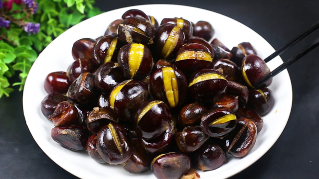 糖炒板栗的做法，糖炒去壳的板栗的做法（想吃糖炒板栗不用买）