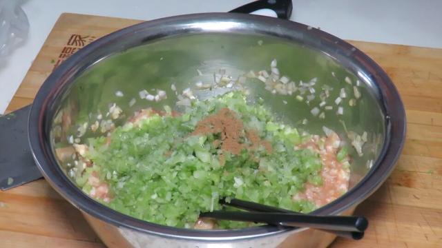 馄饨怎么做好吃，馄饨怎么做才最好吃（馄饨不要再买着吃了）