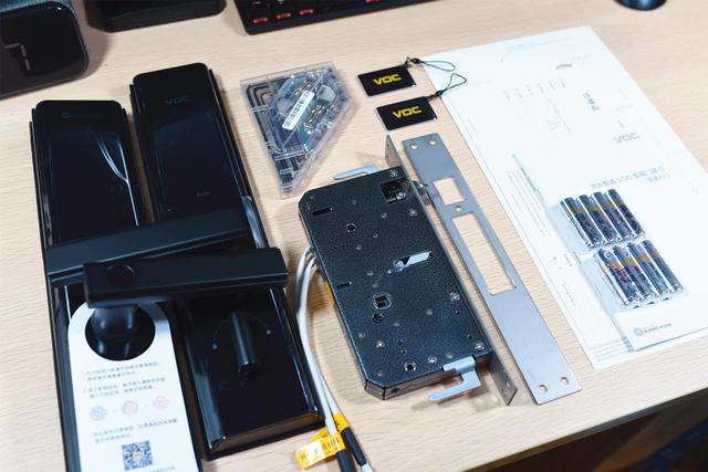 华为指纹锁怎么设置，华为p9指纹锁哪里设置（开门如此简单智能-华为VOC智能指纹锁S）