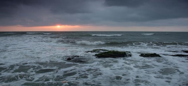全日潮是怎么形成的，什么是全日潮（大量涌向岸边的海水）