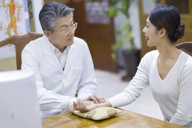 总打哈欠是怎么回事，总是打哈欠是怎么回事（哈欠连天，那是你的胃不好）