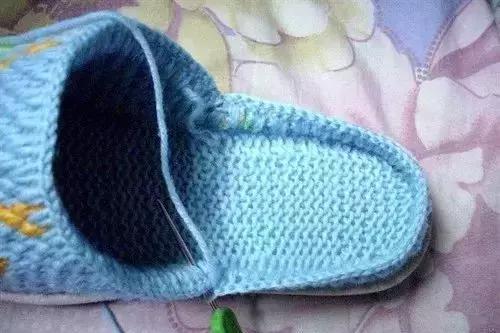 怎么钩毛线拖鞋，学钩毛线拖鞋视频教程（钩针编织的蝴蝶图案的棉拖鞋）