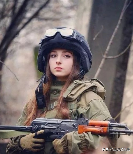 (本文的"ak47"不仅仅指ak47本身,而是指代整个ak系列枪族)俄罗斯女