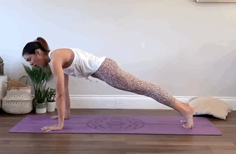 练瑜伽的姿势，练瑜伽的姿势图片（初学者练瑜伽不知道练什么）