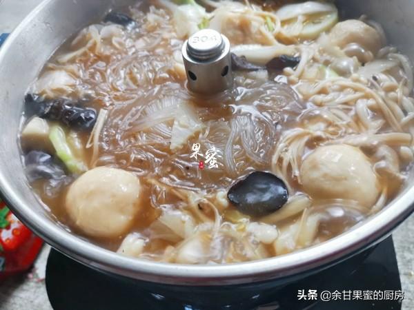 涮牛肉火锅的汤家常做法，食材不多也吃到嗨