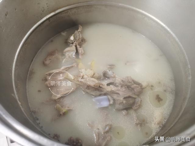 羊杂汤的做法和配料，羊杂汤的做法（喜欢喝羊杂汤却不懂做法的朋友们）