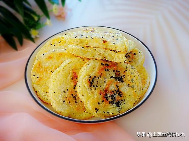 香蕉饼怎么做好吃又简单的做法，香蕉饼的做法（搅一搅就成的小饼）