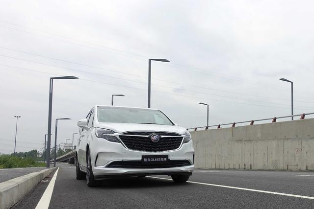 别克gl8有四驱车型吗，别克GL8哪一款是四驱（我终于知道它为什么能稳坐MPV市场第一了）