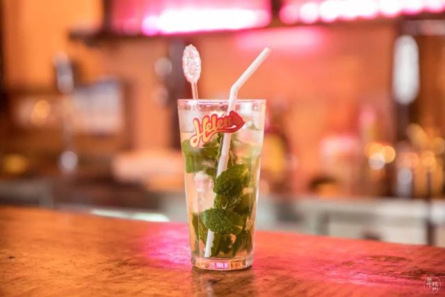 helens红牛桶是什么，helens啤酒桶（最近爆火的“午夜小酒馆”）