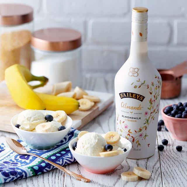 百利甜酒兑什么最好喝，伏特加兑什么容易醉_伏特加兑什么好喝（百利甜酒如何喝出花样）