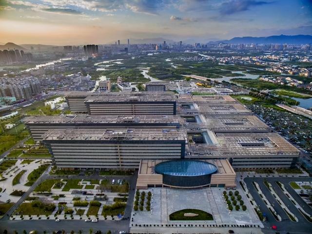 嘉兴华山医院，嘉兴华山医院属于上海哪个区（中国百强医院：四个地级市入围）