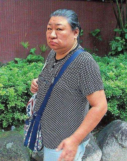 刘德华的弟弟，刘德华弟弟是做什么的（哥哥刘德华助他成千万富翁）