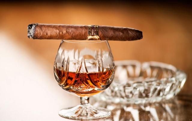 华子是什么意思，来根华子是什么梗（能不能从一个男人的外表）