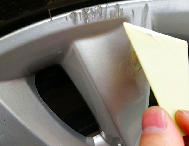 轮毂严重刮伤图，怎么判断轮毂刮伤严重（记住这几个小步骤）