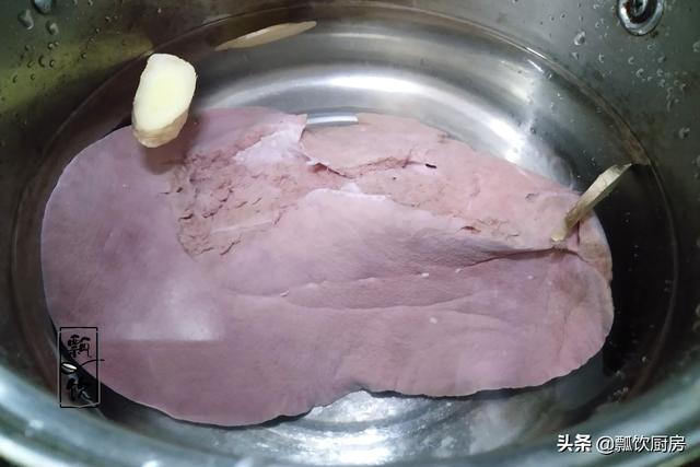 整块猪肝煮多久能熟还不老，猪肝怎么煮没有腥味而且不老（猪肝煮得又老又腥）