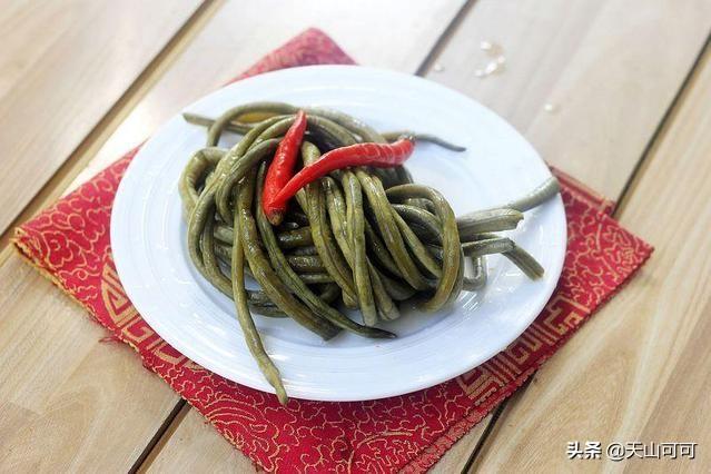 豆角馅饺子的做法，豆角饺子馅怎么做好吃（豆角包饺子，是用生的好）